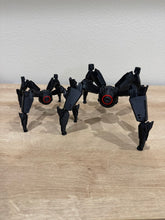 Load image into Gallery viewer, Leaper Arc Raiders Figurine Display