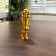 Load image into Gallery viewer, Golden tung tung sahur limited edition figurine, perfect for collecting and displaying, product photo 2 of 5
